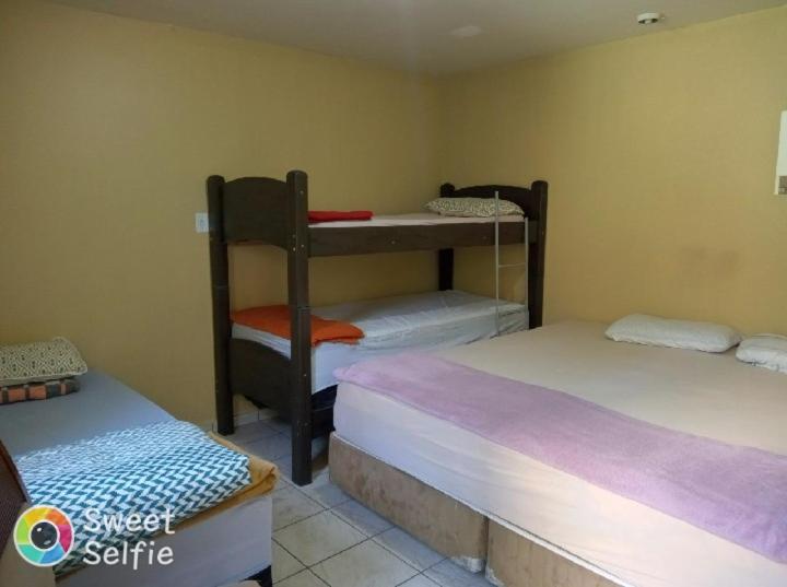 Hostel Office- Hospedagem Climatizada Quartos E Apartamentos Privativos Extrema Luaran gambar